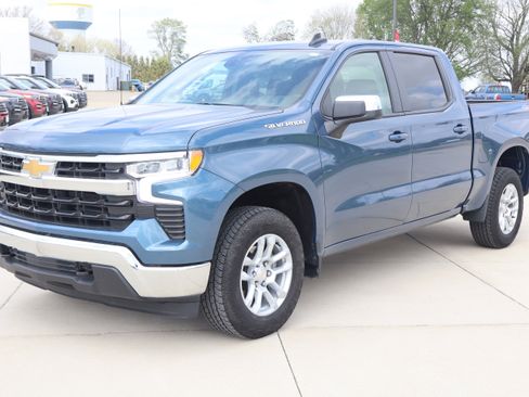 Used 2024 Chevrolet Silverado 1500 LT AWD/4WD image 2