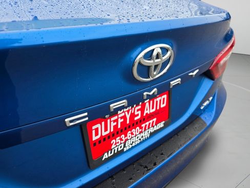 Used 2019 Toyota Camry XLE w/ Navigation Package FWD image 32