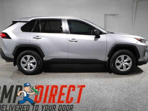 Used 2022 Toyota RAV4 LE image 6