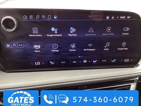 Used 2024 Chevrolet Traverse LT FWD image 3