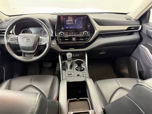Used 2023 Toyota Highlander XLE image 16