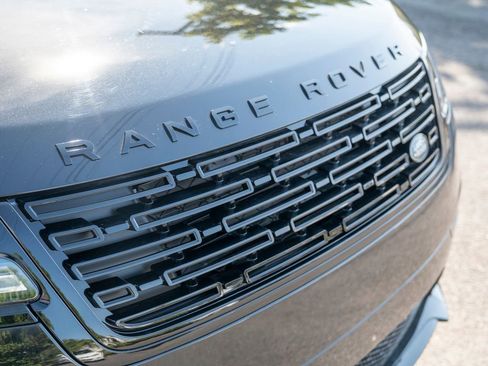 New 2025 Land Rover Range Rover Velar Dynamic SE image 15