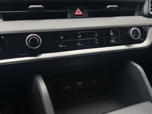 Used 2025 Kia Sportage LX image 36