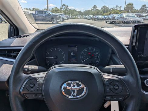 Used 2025 Toyota Corolla LE FWD image 28