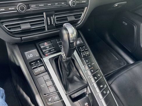 Used 2020 Porsche Macan AWD/4WD image 18