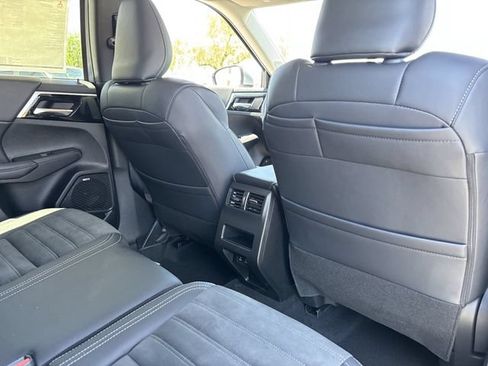 New 2026 Mitsubishi Outlander SE FWD image 13