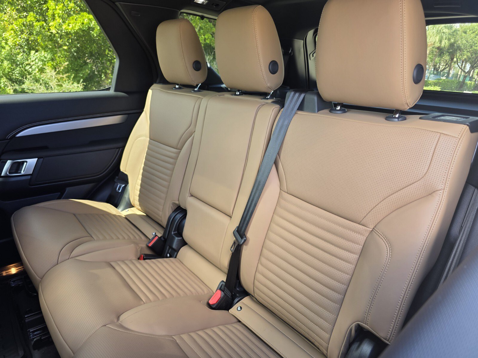 New 2026 Land Rover Discovery Limited Edition AWD/4WD image 13
