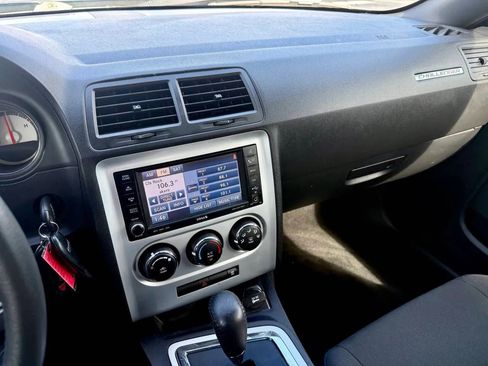 Used 2009 Dodge Challenger SE image 10