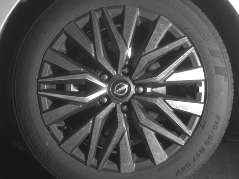 Used 2025 Nissan Altima 2.5 SV FWD image 12