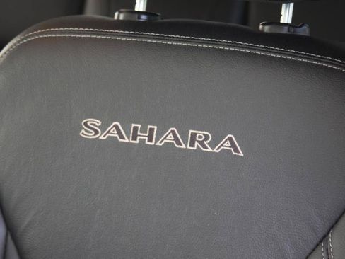 Used 2016 Jeep Wrangler Sahara w/ Dual Top Group AWD/4WD image 40