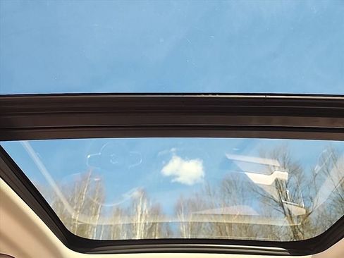 Certified 2025 Volvo XC60 B5 Plus AWD/4WD image 33