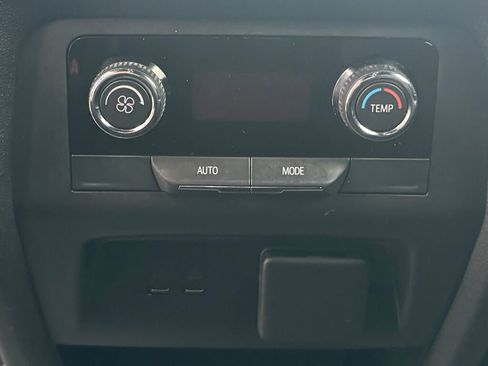 Used 2024 Chevrolet Traverse LT w/ Enhanced Driving Package image 17