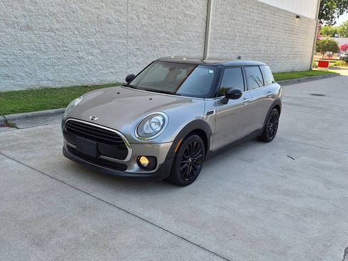 Used 2017 MINI Cooper Clubman FWD image 2