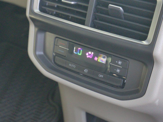 Used 2024 Volkswagen Atlas SE w/ Panoramic Sunroof Package FWD image 31