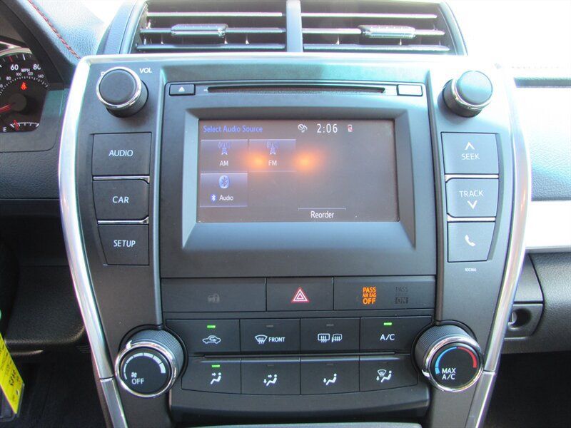 Used 2015 Toyota Camry SE w/ Moonroof Package FWD image 16