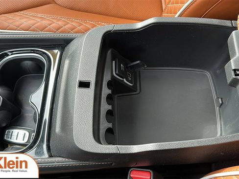 Used 2024 Chrysler Pacifica Pinnacle w/ Trailer Tow Group image 26