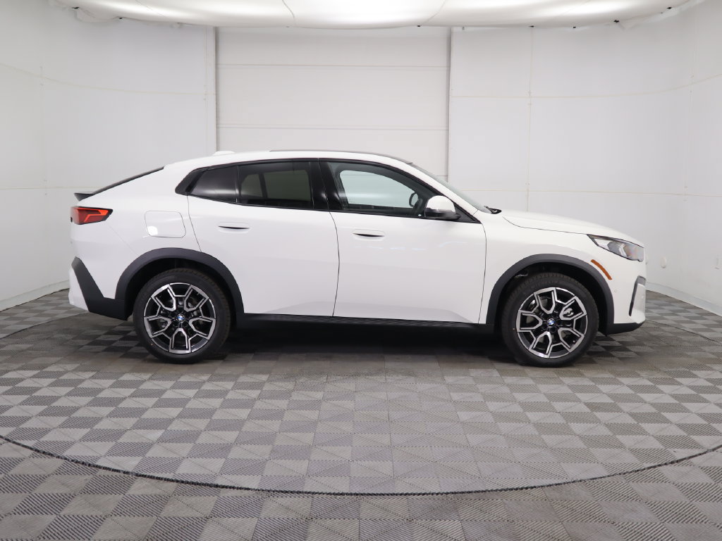 Certified 2026 BMW X2 xDrive28i w/ Technology Package AWD/4WD image 5