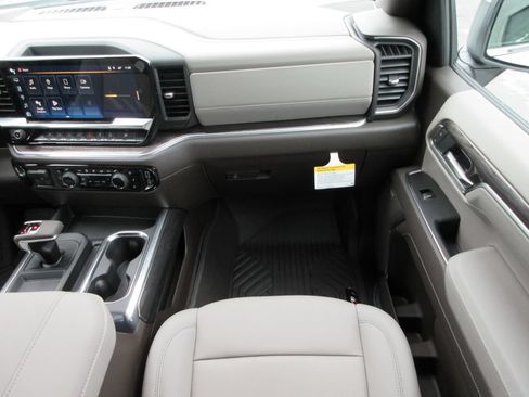 New 2026 Chevrolet Silverado 1500 LTZ w/ LTZ Premium Package AWD/4WD image 19