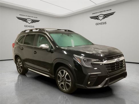 Used 2023 Subaru Ascent Limited w/ Technology Package AWD/4WD image 7