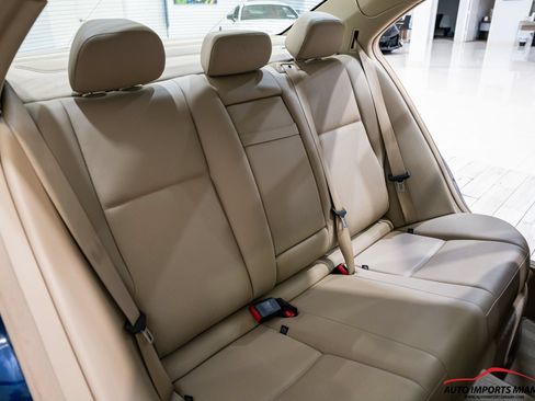 Used 2013 Mercedes-Benz C 250 Sedan image 44
