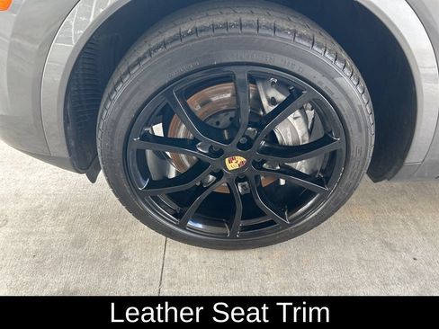 Used 2022 Porsche Cayenne w/ Premium Package Plus AWD/4WD image 14