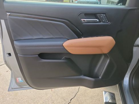 Used 2024 GMC Canyon AT4 w/ AT4 Premium Package image 12