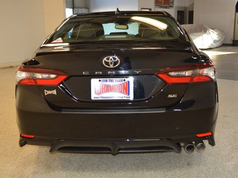 Used 2023 Toyota Camry SE image 4