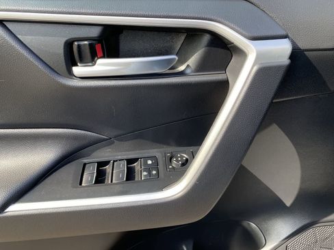 Used 2025 Toyota RAV4 XLE AWD/4WD image 18