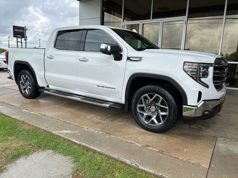 Used 2023 GMC Sierra 1500 SLT AWD/4WD image 2