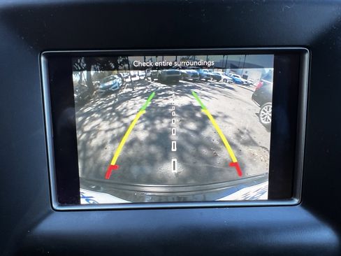 Used 2019 Jeep Grand Cherokee Laredo image 25