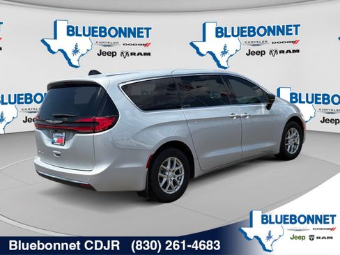 New 2026 Chrysler Pacifica Select FWD image 5
