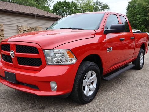 Used 2018 RAM 1500 Express AWD/4WD image 3