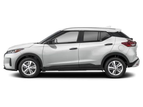 Used 2023 Nissan Kicks S image 4