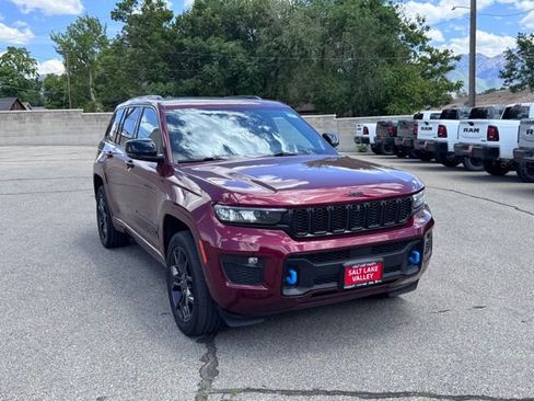 Used 2024 Jeep Grand Cherokee Limited 4xe AWD/4WD image 12