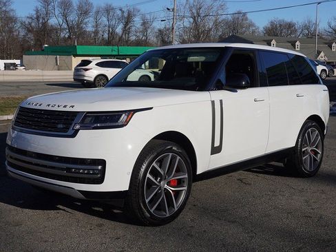 Used 2025 Land Rover Range Rover SE image 11