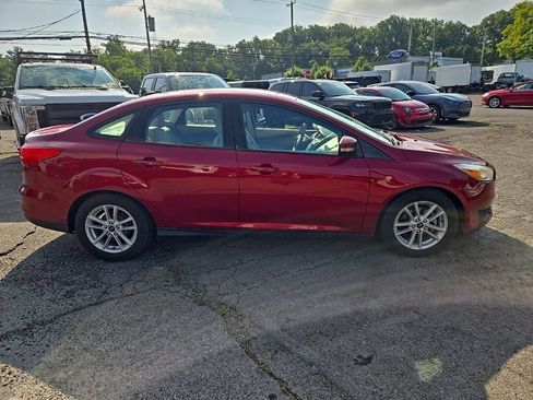 Used 2017 Ford Focus SE FWD image 8