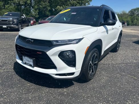 Used 2023 Chevrolet TrailBlazer RS w/ Sun and Liftgate Package FWD image 3