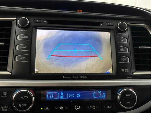 Used 2019 Toyota Highlander XLE AWD/4WD image 36