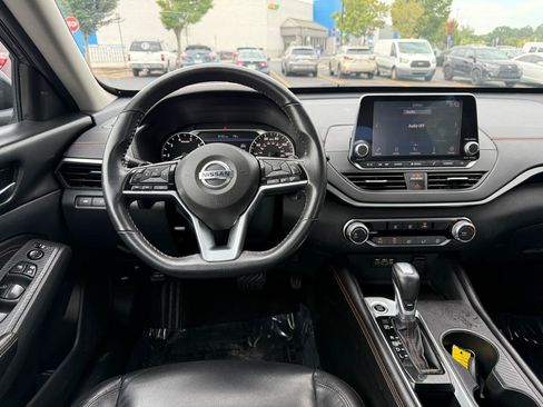 Used 2021 Nissan Altima 2.5 SR FWD image 16