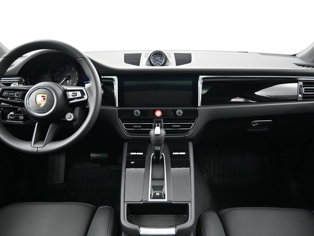 Certified 2026 Porsche Macan AWD/4WD image 9