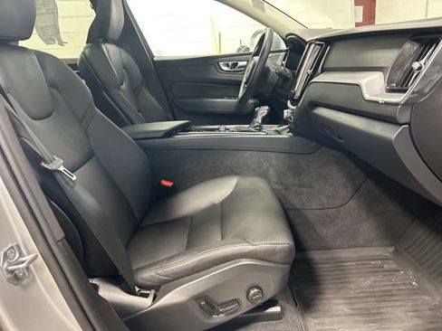 Used 2020 Volvo XC60 T6 Momentum image 15