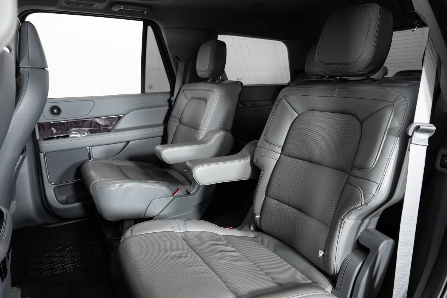 Used 2021 Lincoln Navigator Reserve w/ Cargo Convenience Package AWD/4WD image 19