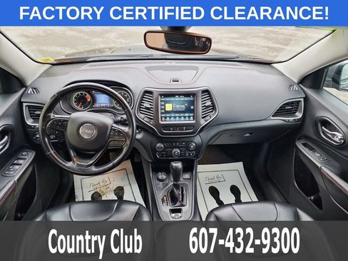Used 2021 Jeep Cherokee Trailhawk AWD/4WD image 25
