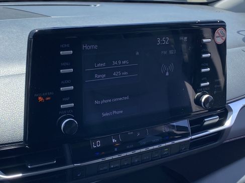 Used 2024 Toyota Sienna XLE FWD image 6