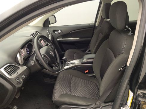Used 2019 Dodge Journey SE image 17