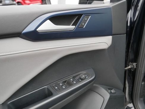 Certified 2024 Volkswagen Taos SE image 16