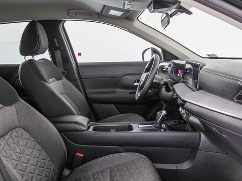 Certified 2025 Nissan Kicks SV image 17