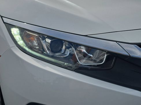 Used 2018 Honda Civic EX-L image 7