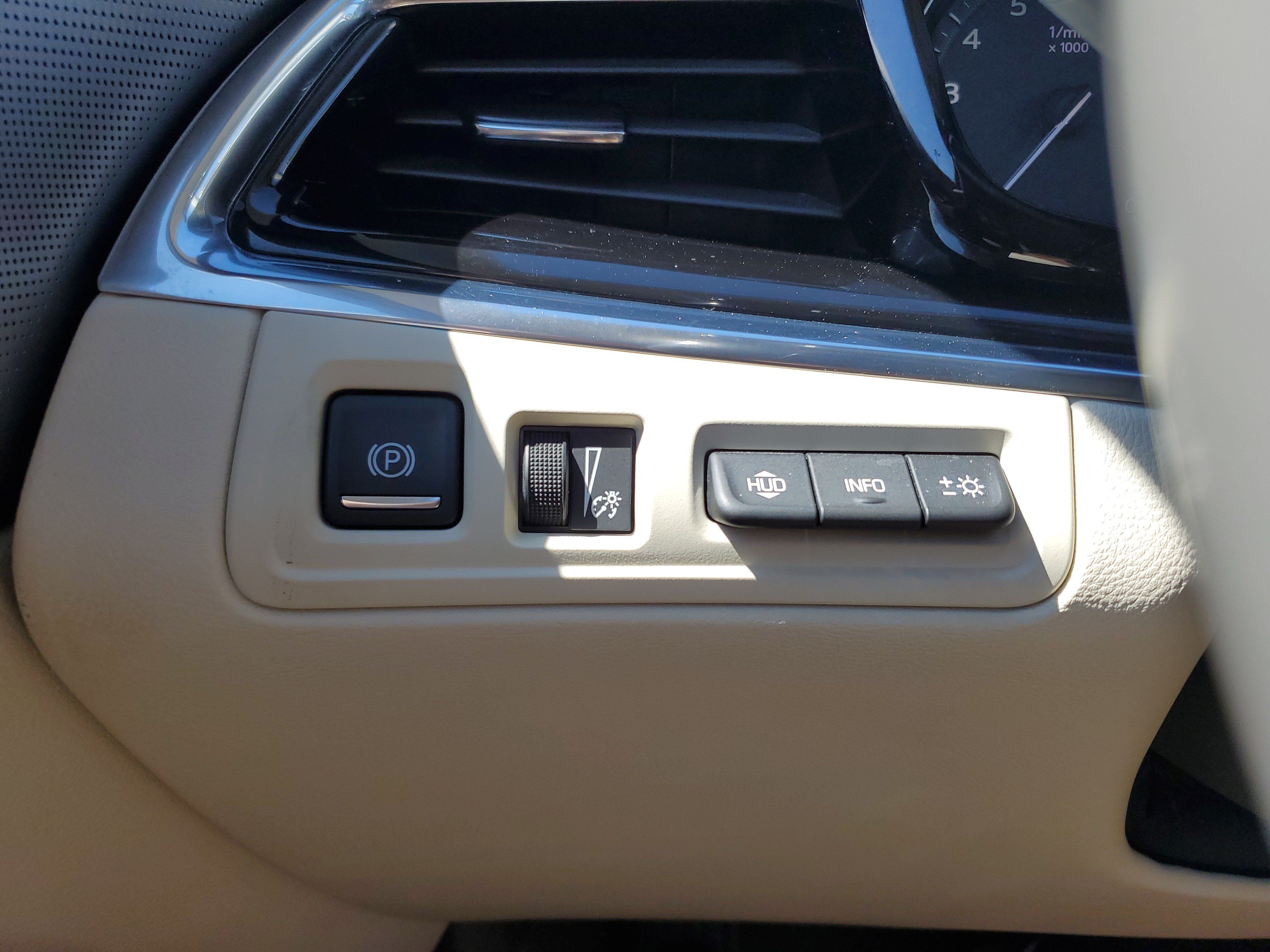 Used 2021 Cadillac XT6 Premium Luxury FWD image 21