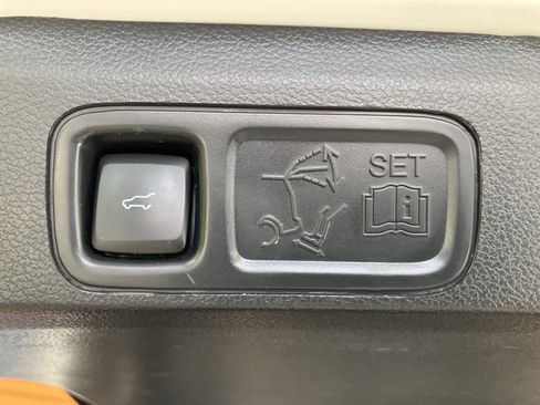 Used 2023 Ford Expedition Platinum image 38